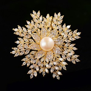 Lüks Vintage zirkon kar çiçekler broş <span class=keywords><strong>Pin</strong></span> kadınlar için inci zirkonya kar tanesi broş <span class=keywords><strong>Pin</strong></span>