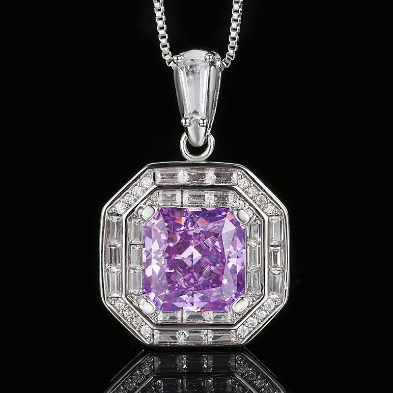 Pendentif diamant violet taille fleur de glace avec chaîne vénitienne