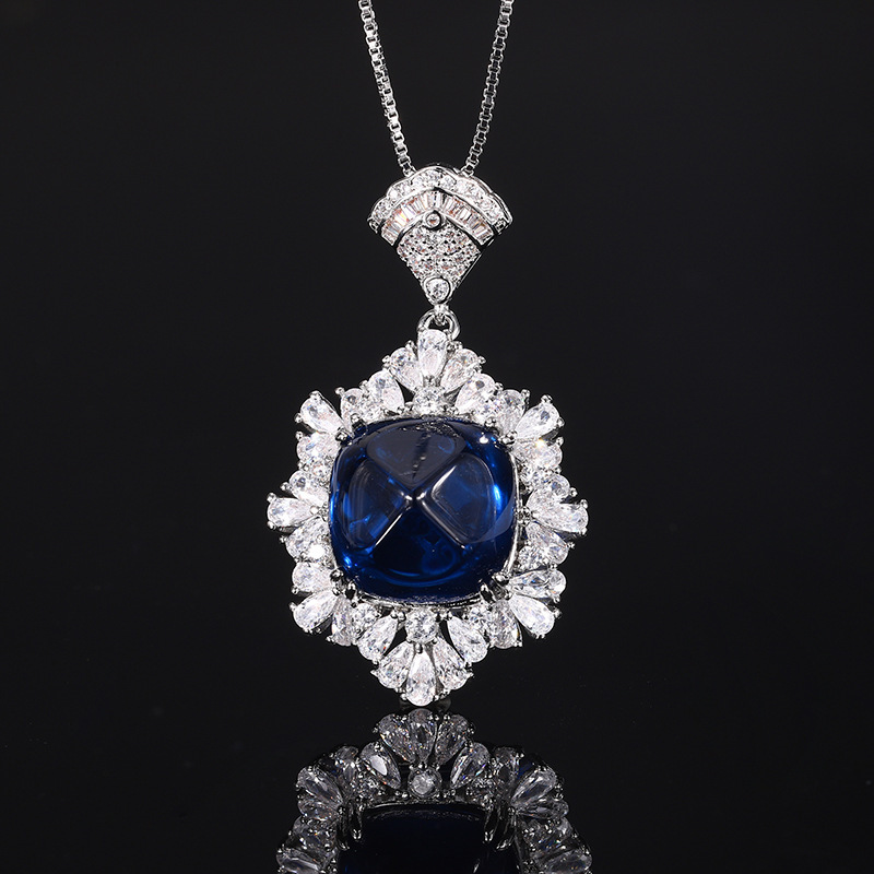 Pendentif tour de sucre bleu avec chaîne