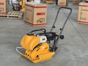 Satılık yol sıkıştırma için su deposu ile 90KGS küçük titreşimli plaka kompaktörü toprak actor ktör C90T - Product Image 3