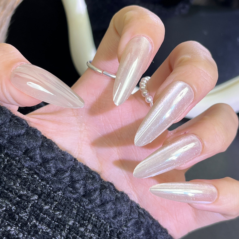 BY1743 Silver Streamer