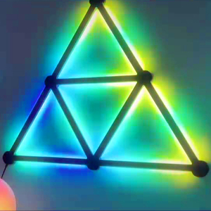 Пользовательские RGB треугольные светодиодные соединительные панели с функцией управления приложением для украшения стен спальни