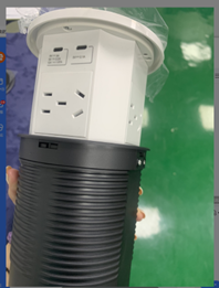 4 enchufes + 20W A&C + 10W A&C con carga inalámbrica de 15W