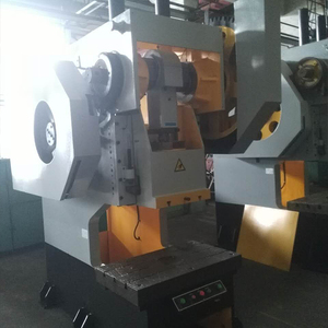 Pequeña punzonadora automática de chapa de metal CNC Estándar europeo Nueva condición Precio competitivo Estampado de acero Incl. Bomba