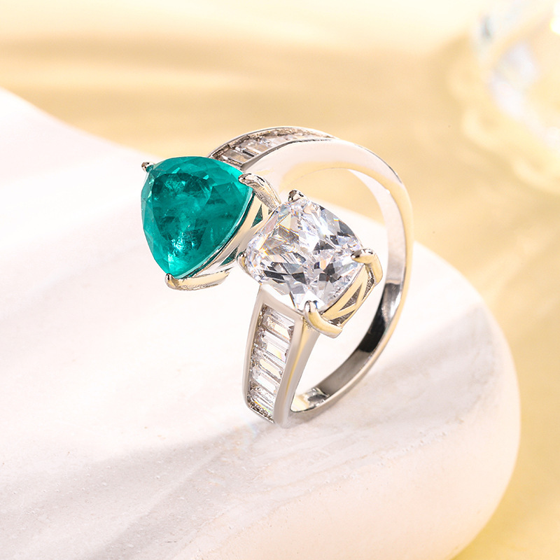 Bague émeraude de taille ajustable