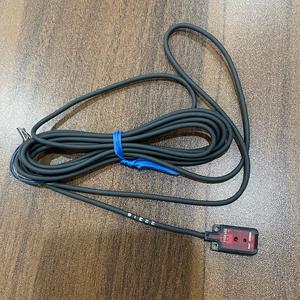 Sensor óptico de salida NPN de 2M, amplificador fino ultrapequeño con luz roja de 5 30mm, tipo reflectante difuso fotoeléctrico, 2M, 1 unidad - Product Image 1