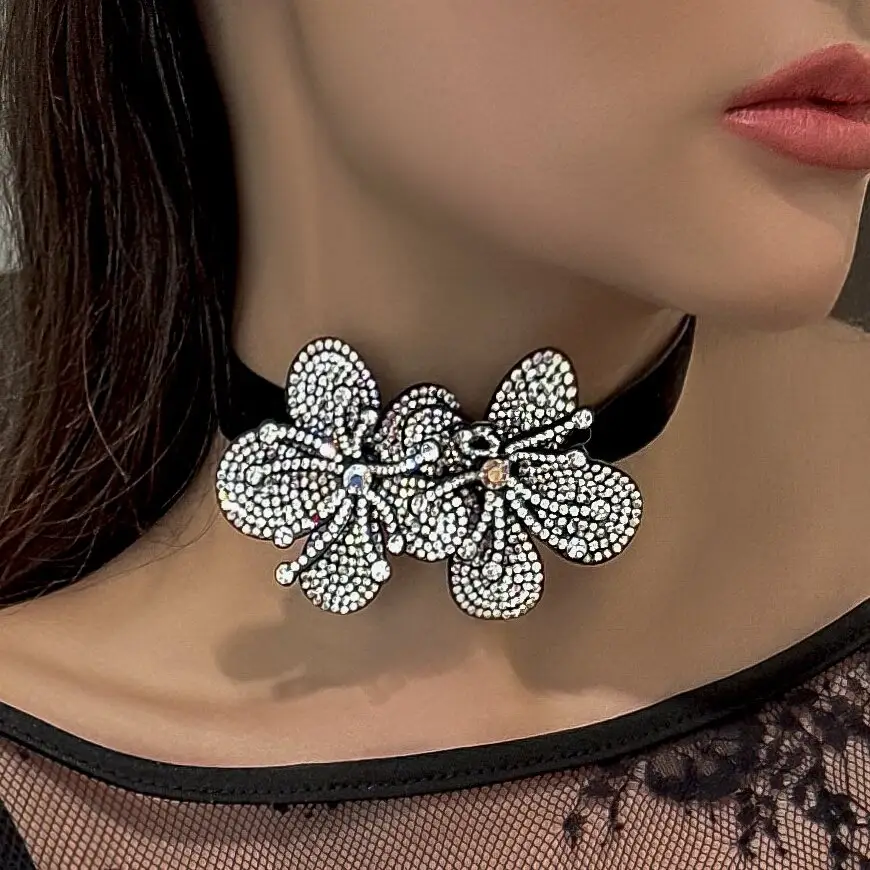 SHIXIN Trendy Full AB Cor Rhinestone Colar Curto Duas Grandes Flores Charme Gargantilha para As Mulheres Jóias Cadeia Pescoço Meninas Do Partido