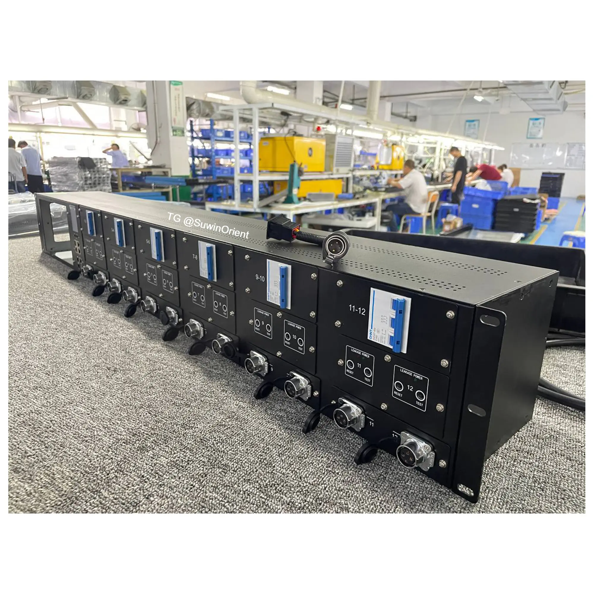 12way 300A 10kW แต่ละเต้าเสียบตรวจสอบระยะไกลสมาร์ทแร็คหน่วยกระจายพลังงาน PDU สำหรับเซิร์ฟเวอร์พลังน้ำ