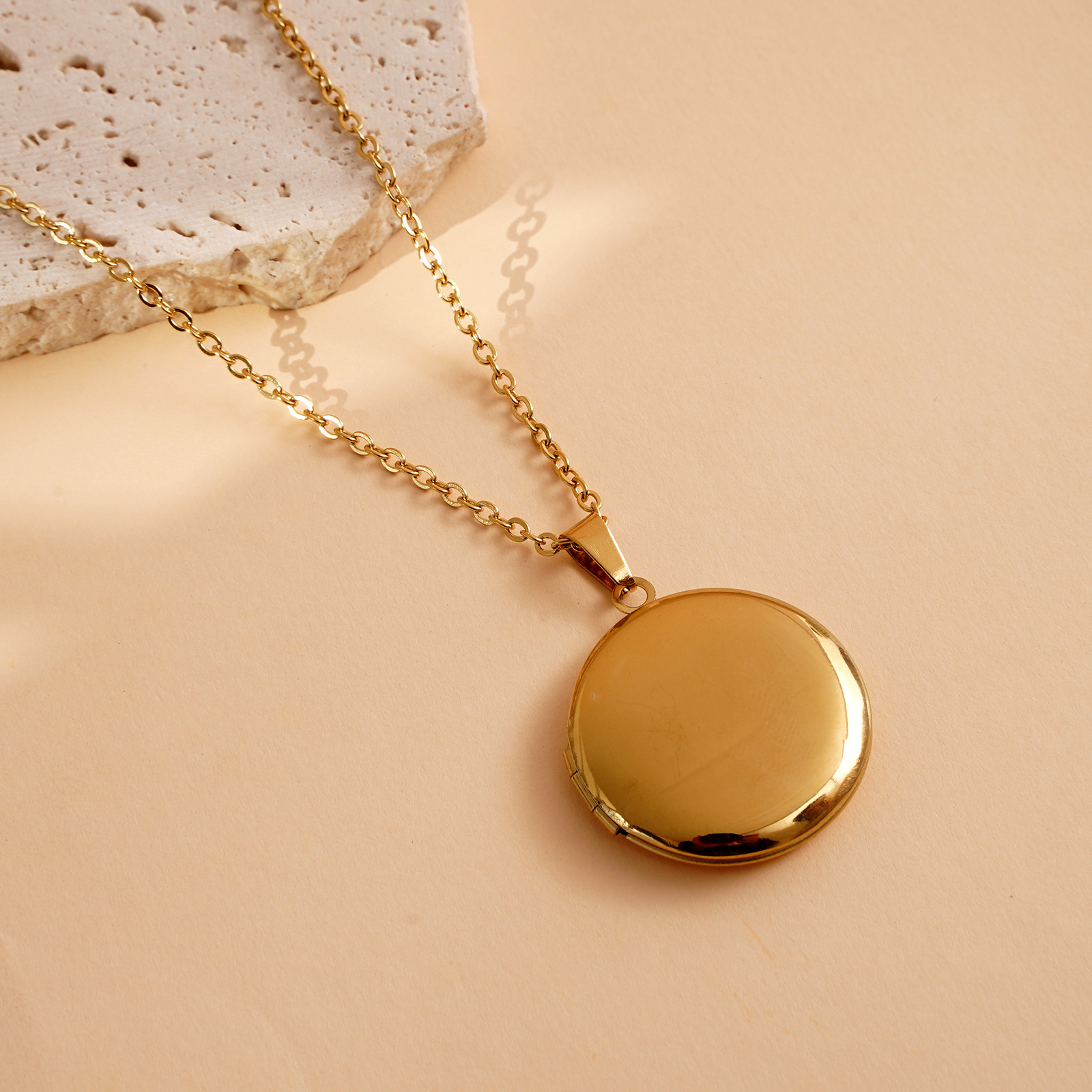 Gold round phase box 28mm