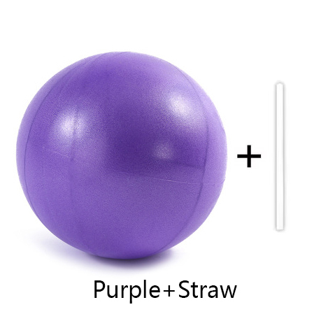 Pelota de Pilates morada con pajita.