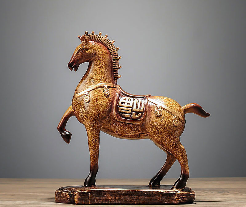 Statuetta di stallone marrone