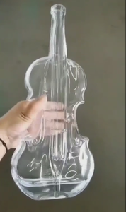 吉他形状独特的定制玻璃瓶为高档烈酒