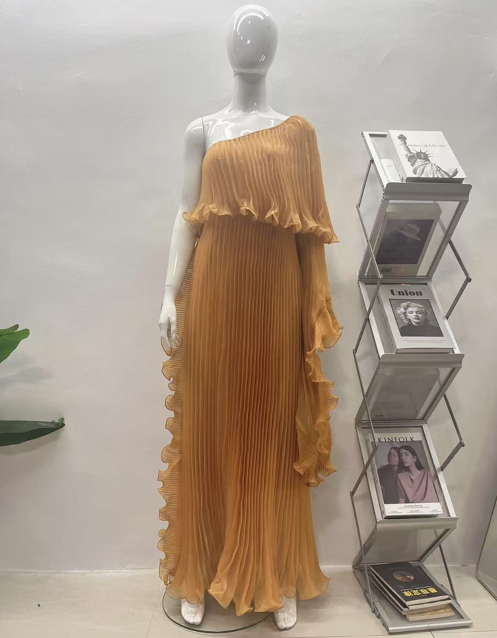 สีเหลือง