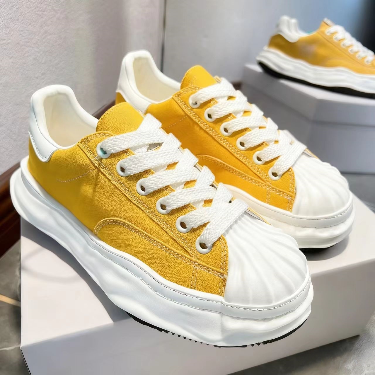 Jaune