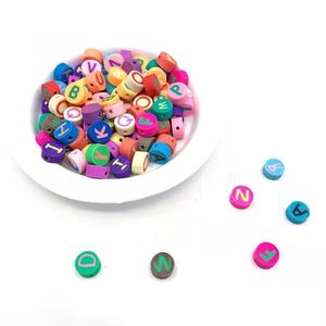 100ピース/バッグ10mmラウンドひまわりポリマークレイスライス文字アクリルルーズビーズDIYブレスレットネックレスイヤリング飾り飾り