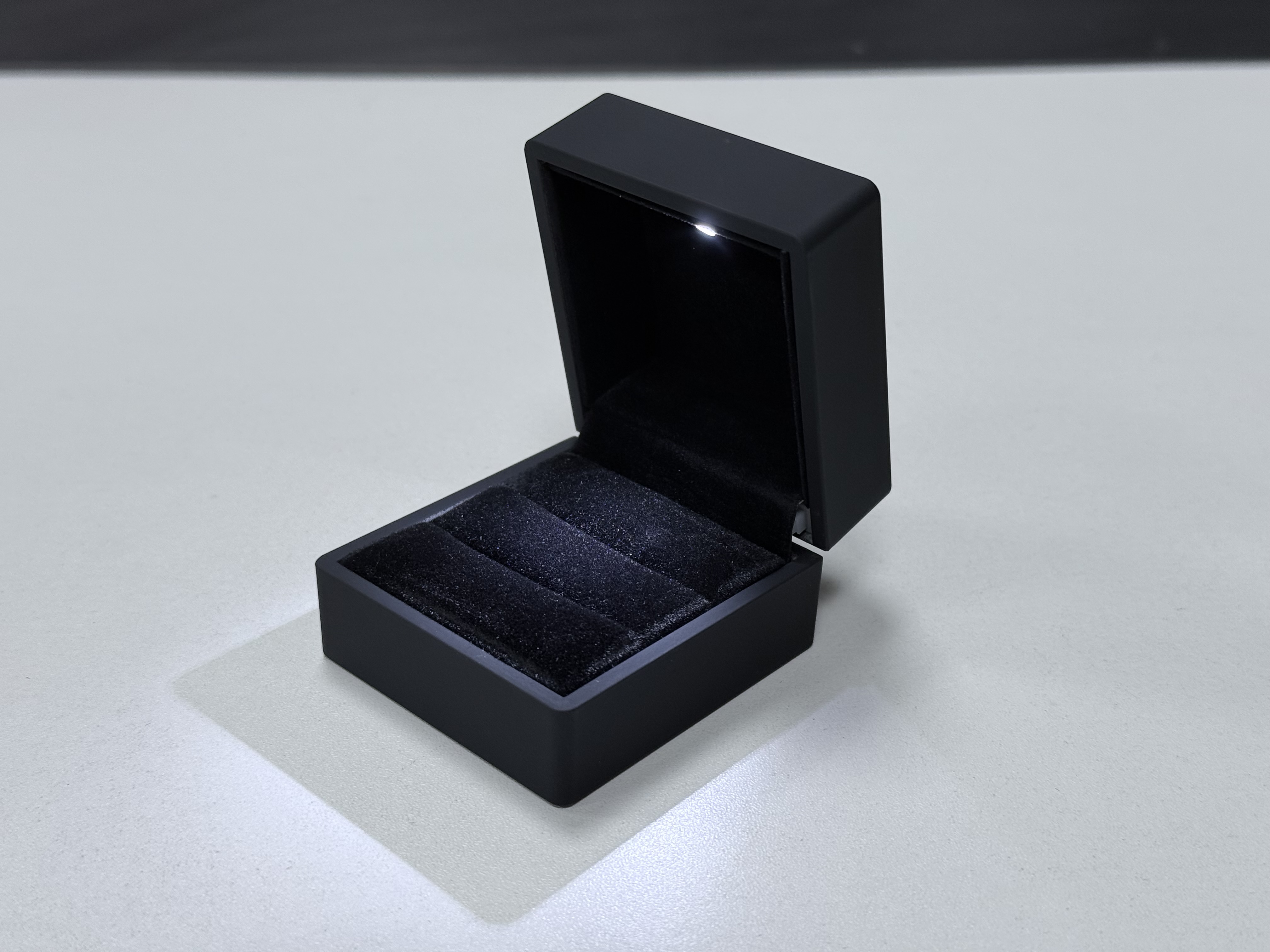 Boîte à bagues noire à 2 emplacements 60*65*50mm