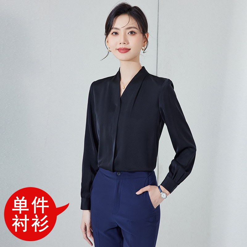 Black long-sleeved shirt