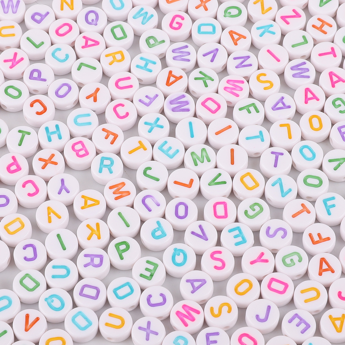 Letras inglesas de color blanco.
