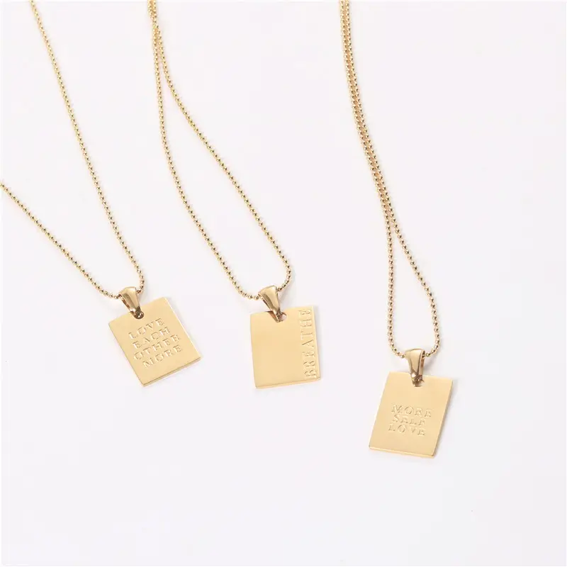 2021 Mode Frauen 18 Karat Gold PVD plattiert Edelstahl Graviert Inspirational Square Letters Anhänger Halskette mit Kugel kette