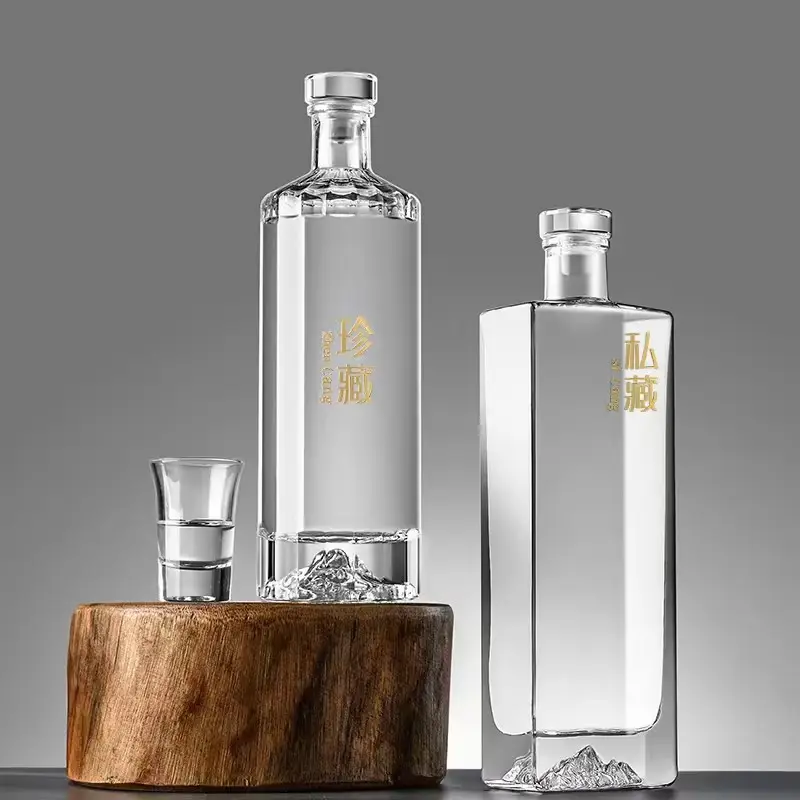 Logotipo personalizado de lujo Fondo de montaña Forma cuadrada 750ml 700ml Licor de Ginebra Whisky Ron Tequila Vodka Botella de vidrio con tapa