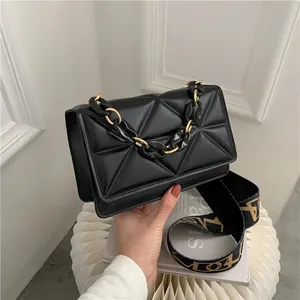 YMニュースタイルダイヤモンドエンボスチェーンショルダーバッグファッションレディースメッセンジャーバッグ女性サドル小型電話バッグ