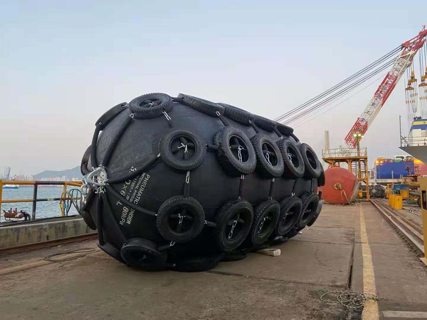 Yokohama Type Pneumatic Rubber Fender ISO17357 Bersertifikat Dengan Rantai 3