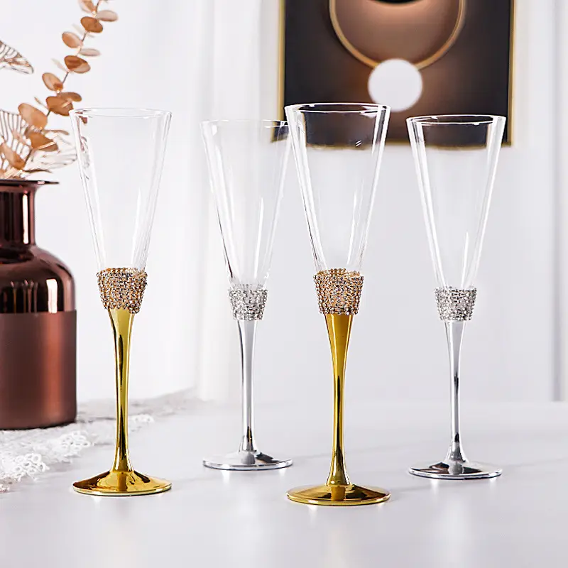Champagne all'ingrosso creativo personalizzato a buon mercato Vintage calice d'acqua lungo bicchiere da bere Whisky bicchieri da birra per la festa della notte di nozze Bar
