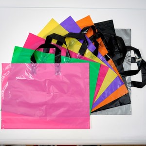 カスタムショッピングバッグ生分解性ソフトループハンドルプラスチックバッグ服包装ソフトループハンドル付き - Product Image 2