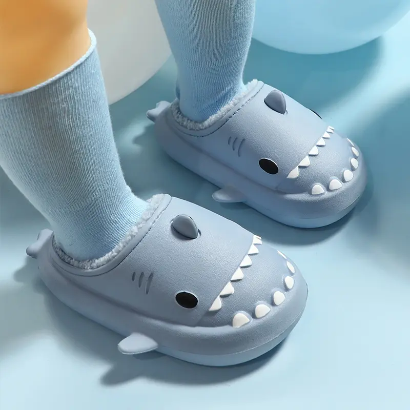 Invierno cálido lindo acogedor EVA espesado impermeable niños tiburón zapatillas