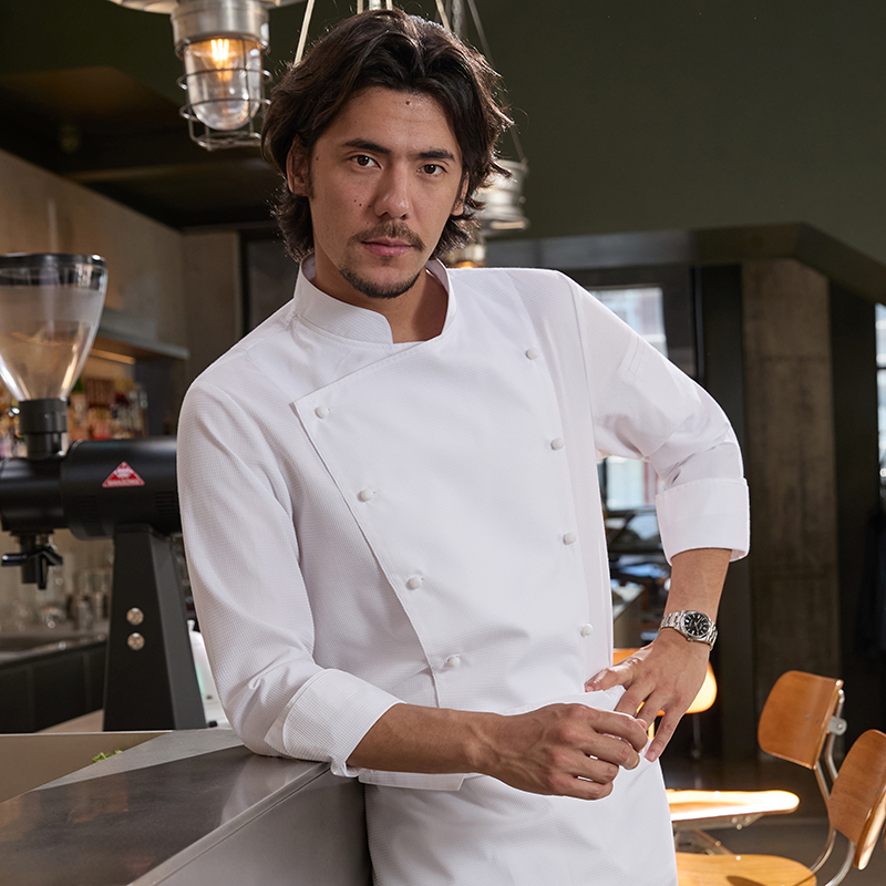 White top with long sleeves