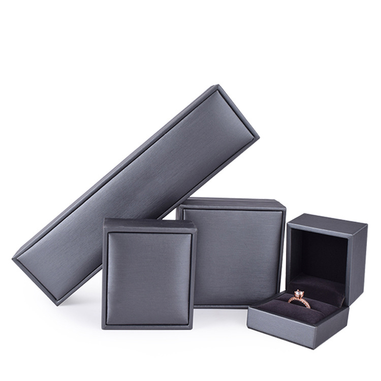 Grey-neckalce box