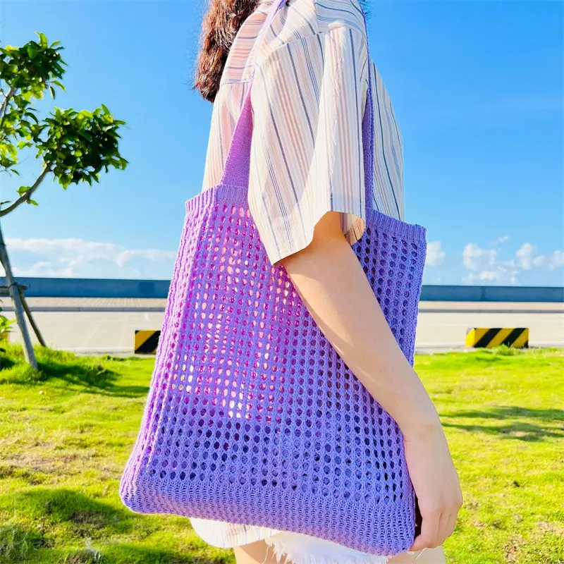 2024 özel Logo üçgen Hollow Trendy tığ hasır çanta kadın yaz el yapımı lüks plaj hasır çanta