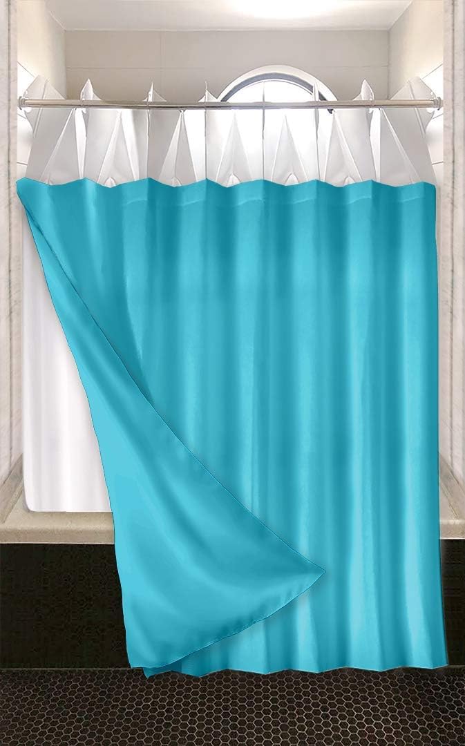 Blanc avec rideau bleu