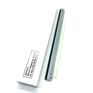 京セラFS 2100 4100 4200 <span class=keywords><strong>4300</strong></span> 3540 35503560プリンターコピー機スペアパーツ用の互換性のある品質のドラムクリーニングブレード