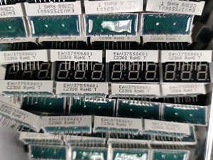 Máquina impresora LINX CIJ 8830 8900 8920 8940 Impresora de inyección de tinta de caracteres pequeños de segunda mano Características de fecha de producción - Product Image 4