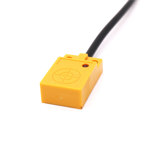 DINGGAN Werks-Direkt verkauf IS18 flacher rechteckiger Näherung sensor 5mm Abstand 10-30VDC DC - Product Image 2