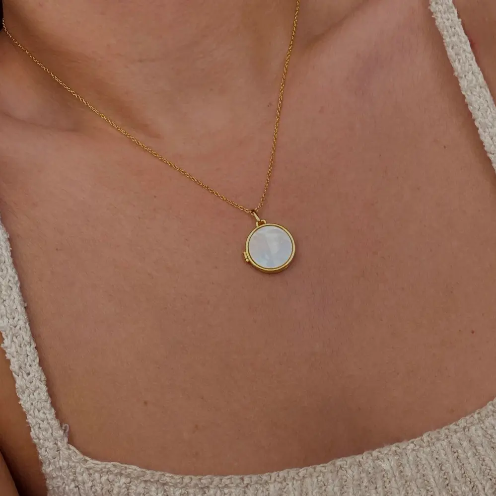 Foto personalizada Medallón que se puede abrir Colgante geométrico Collar de concha blanca de acero inoxidable Joyería de moda para mujeres
