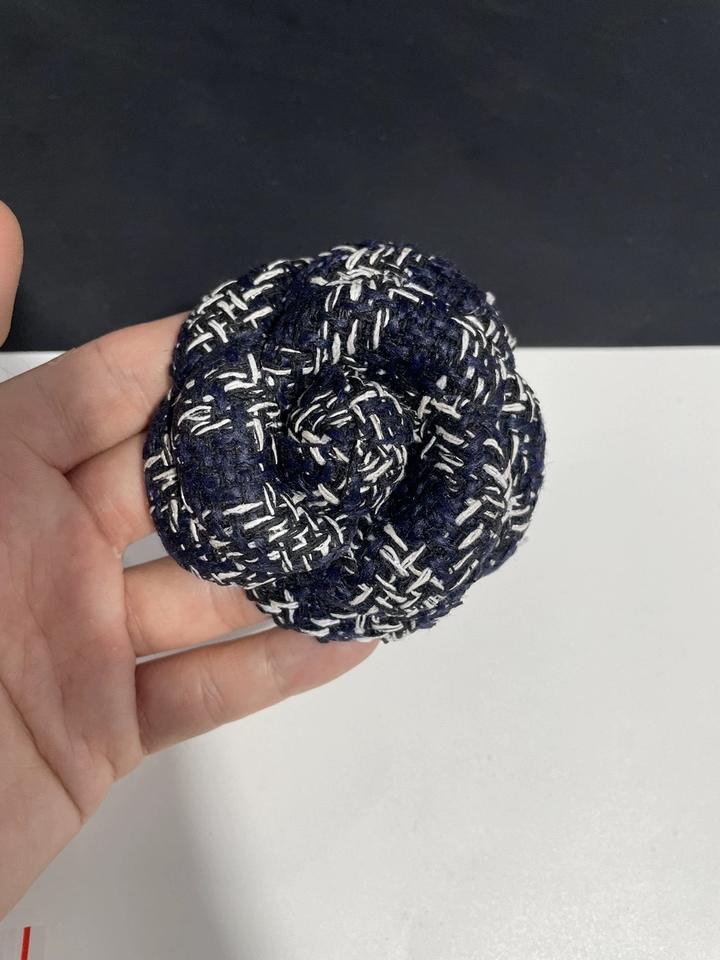 High-End Nibu Shaped Camellia Brooch 6.8cm Diameter Corsage Ornament Small Fragrant Flower Design Coarse Lace for Garment Use