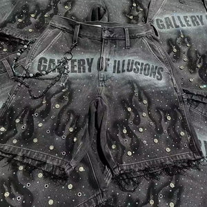 กางเกงยีนส์ขาสั้นสำหรับผู้ชายสีดำประดับเพชรสไตล์ Y2K วินเทจประดับคริสตัลน่ารักถักสีตามสั่งผู้ผลิต - Product Image 4