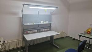 Soporte de arreglo personalizado, mesa de trabajo antiestática ESD ajustable para ordenador, reparación de teléfono móvil, laboratorio Industrial - Product Image 3
