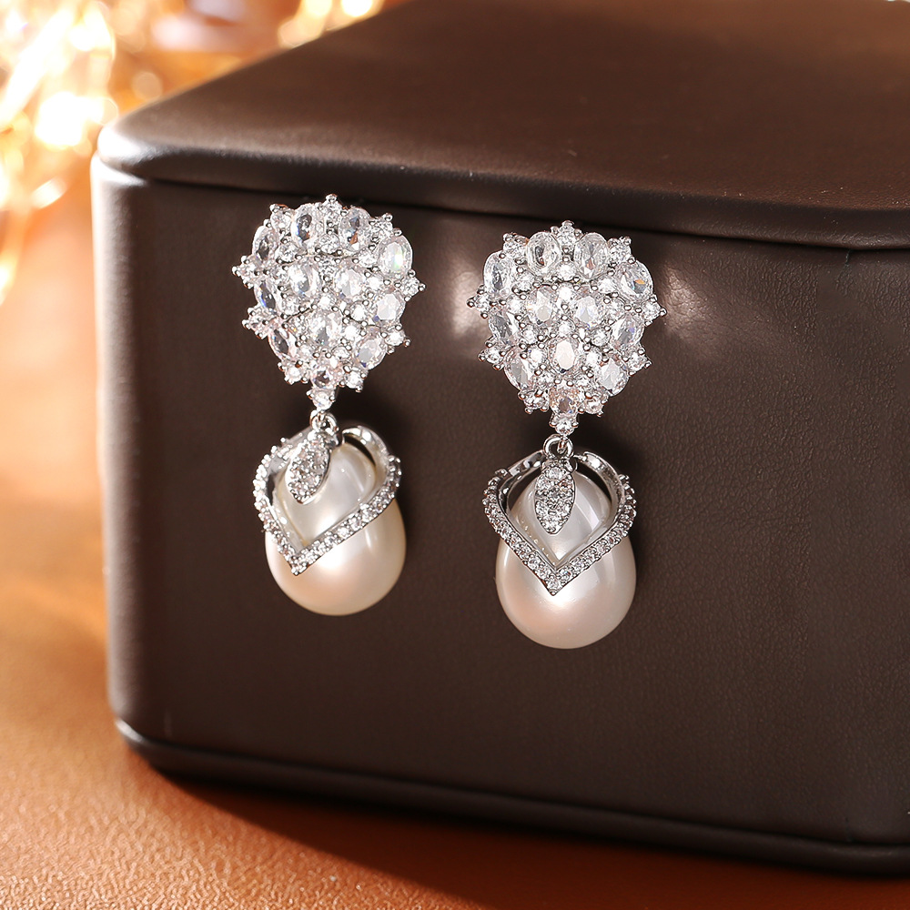 White zircon pearl earrings (s925 silver needle)