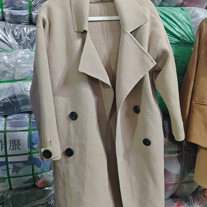 Mujeres Popular de alta calidad Nombre del producto Marca Old Used Ropa de invierno Chaqueta Ropa usada