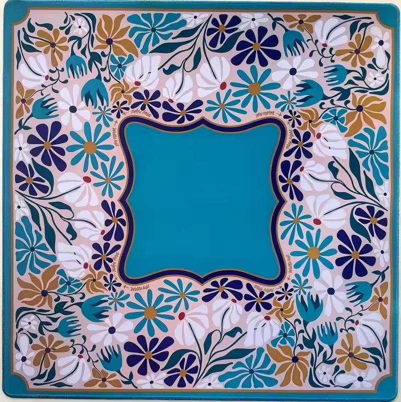 Tapis de fleurs bleues et roses