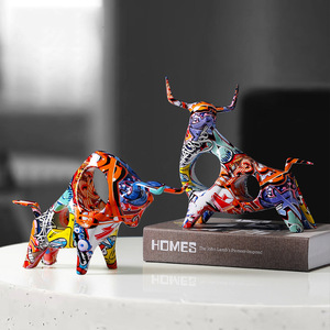北欧アートグラフィティ牛飾りクリエイティブリビングルームデスクトップモデルルームワインキャビネット家の装飾新築祝いのギフト - Product Image 5