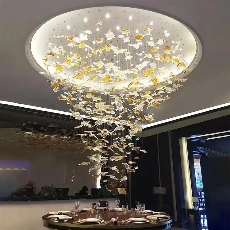 Lustre moderne en verre soufflé fait à la main sur mesure ambre feuille d'érable grand hall plafond Art décor cascade fait à la main
