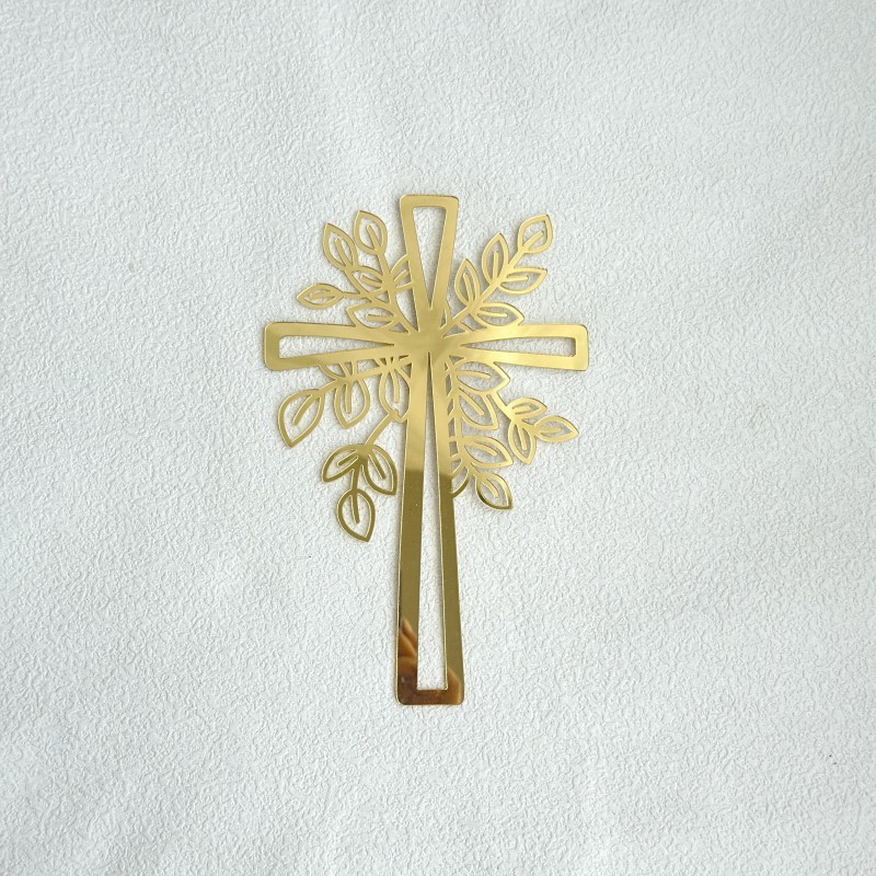 Cruz de hoja dorada