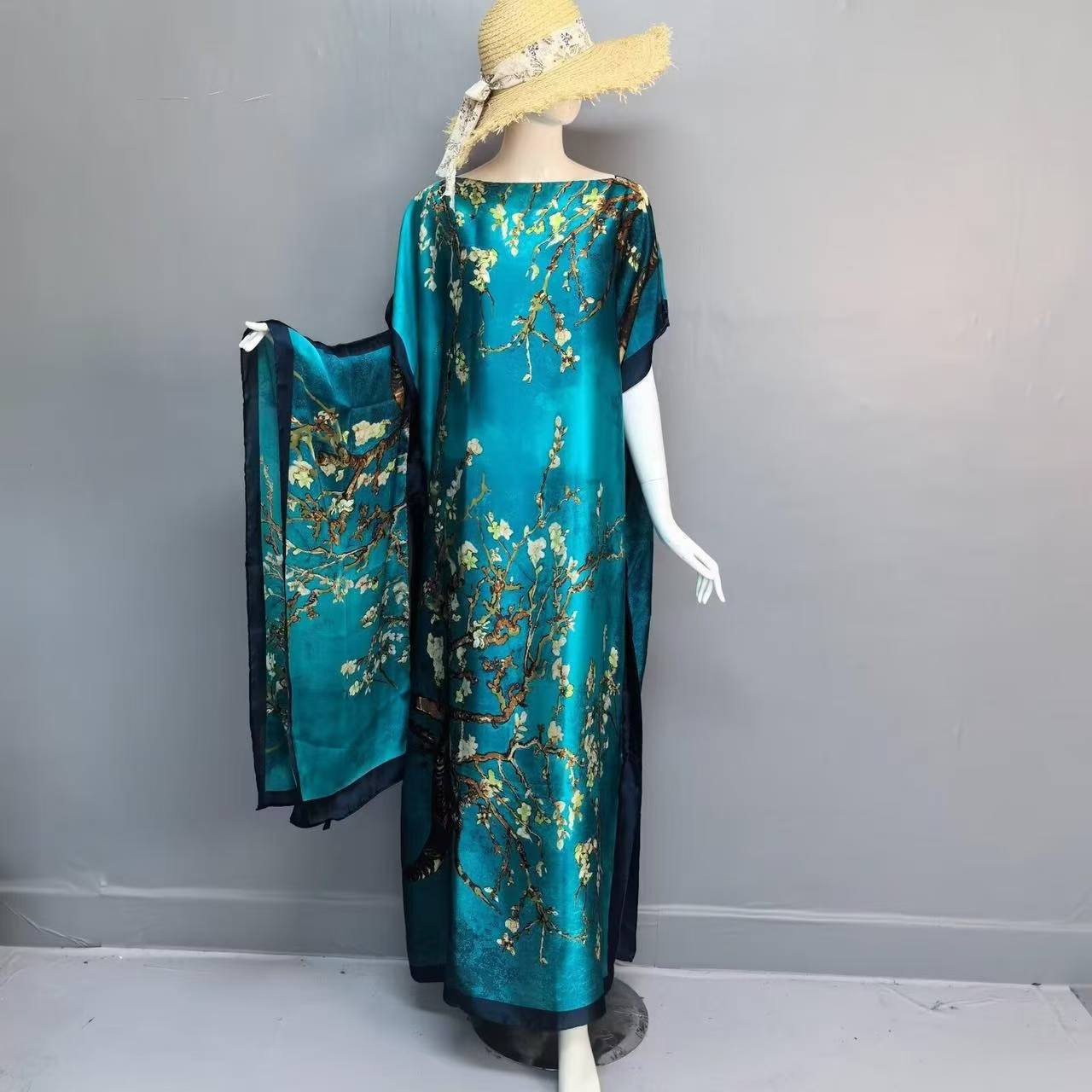 Prune d'arbre bleu