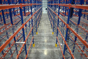 Mracking Rack de pasillo muy estrecho de alta densidad a la venta Sistema de estantería de palés VNA personalizable - Product Image 4