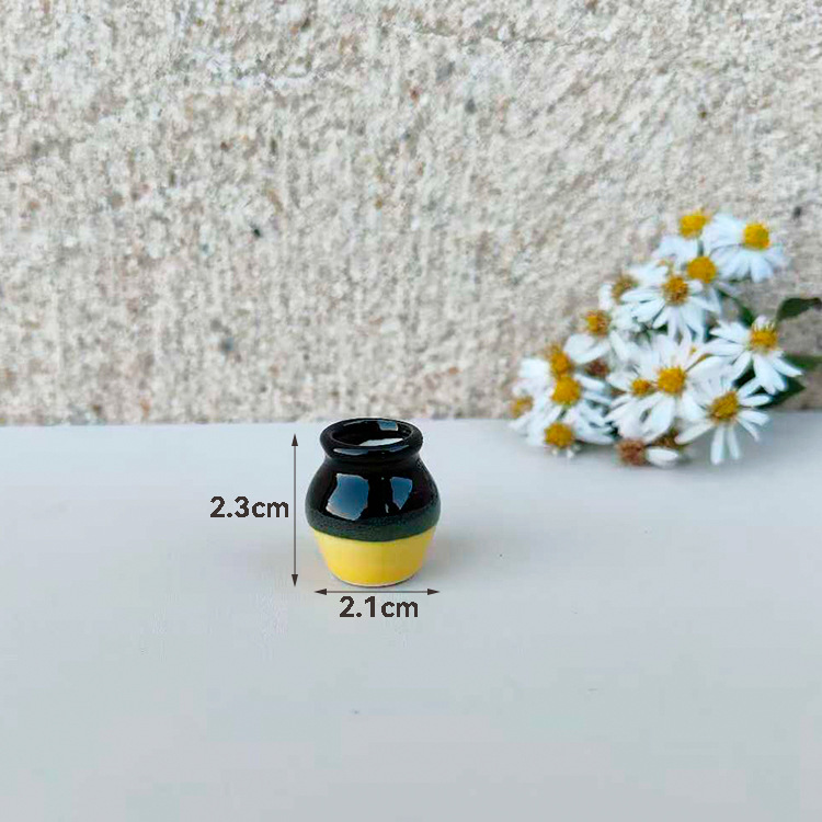 Jaune et noir (l'aimant a été fixé)