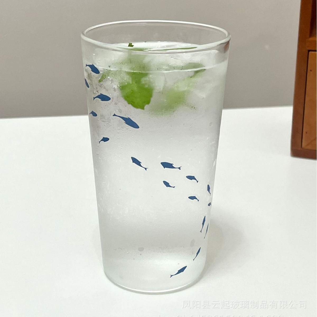 Petite tasse à poisson-bleu foncé